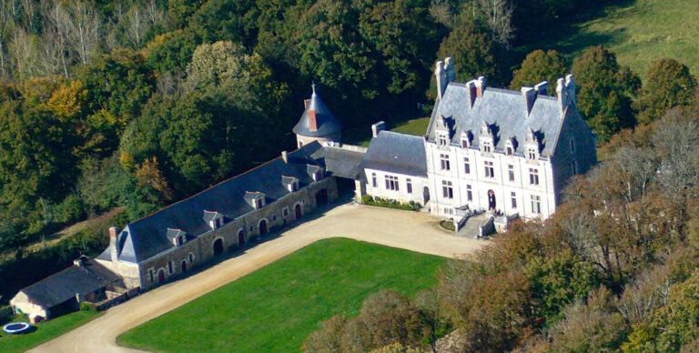 cropped-Chateau-Coislin.jpg